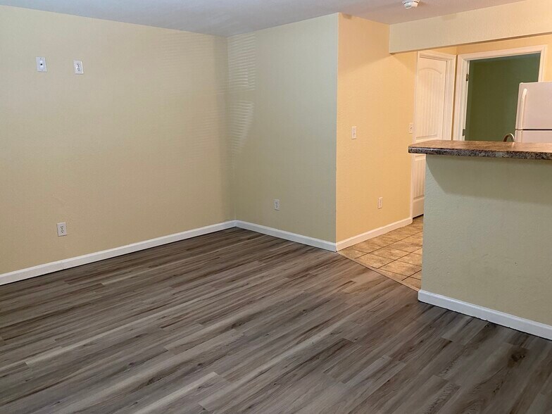 Building Photo - 716 Tall Oaks Dr