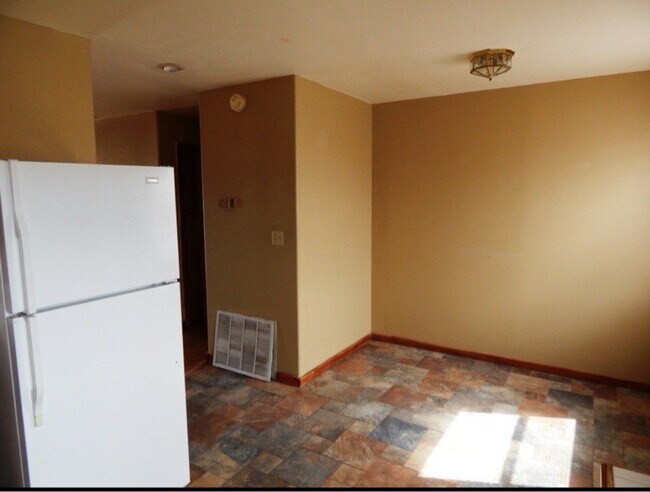 Building Photo - 4 Sunset Cir