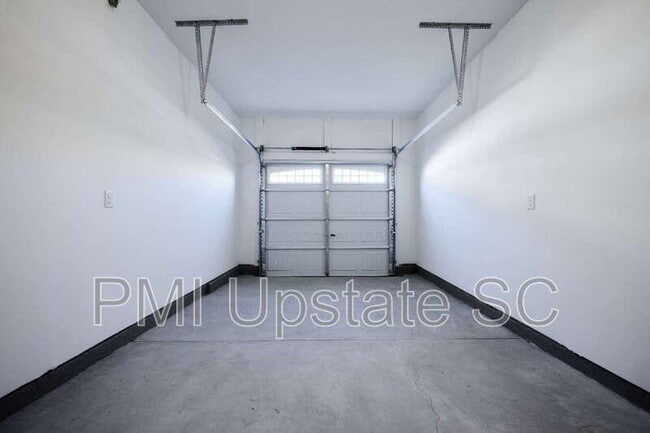 Building Photo - 49 Fair Vlg Ln