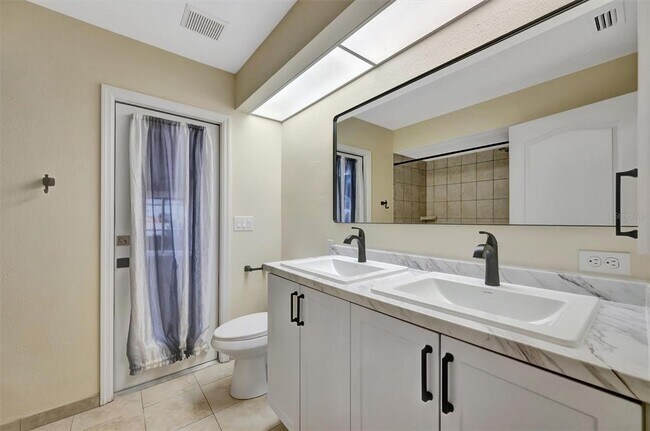 Building Photo - 4851 Wood Pointe Wy