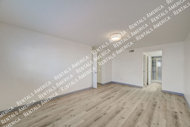 Building Photo - 101 Luna Way