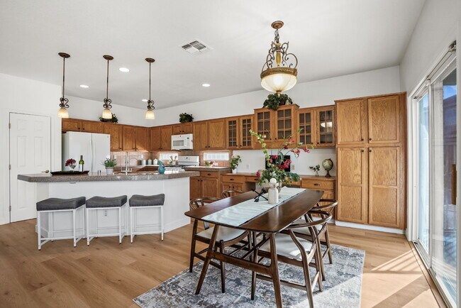 Building Photo - Charming 3-Bedroom Home with Pool