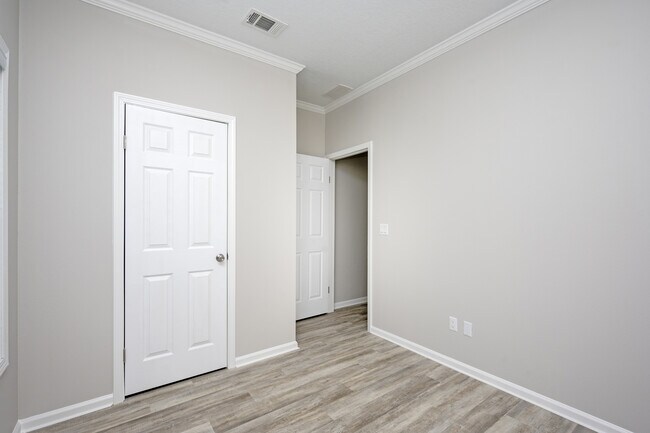 Building Photo - 1620 Killarney Ct