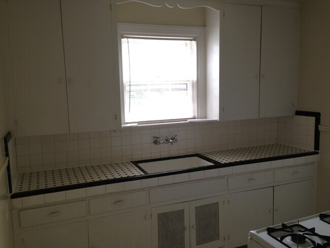 Building Photo - 4201 Bromley Ln