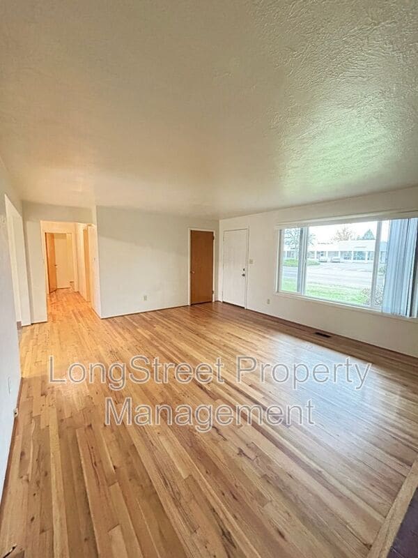 Building Photo - 1930 NW Kings Blvd