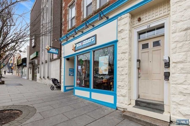 Building Photo - 46 E Palisade Ave
