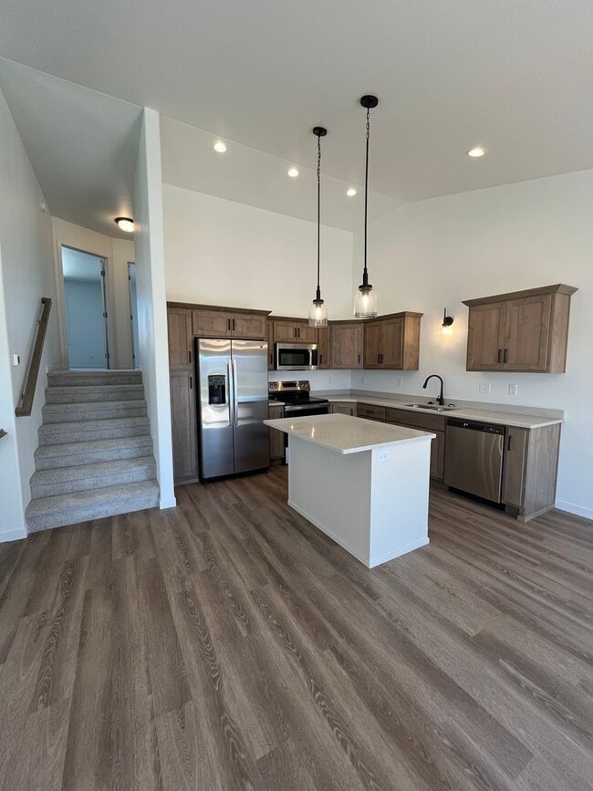 Building Photo - 3 Bed 3 Bath Townhome