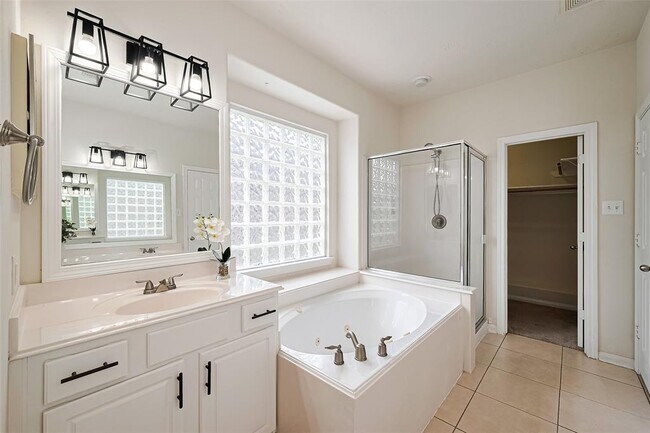 Building Photo - 24730 Blane Dr