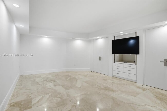 Building Photo - 600 Grapetree Dr