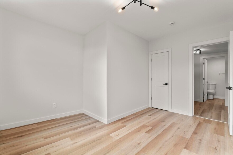 Building Photo - 431-431 N Main St