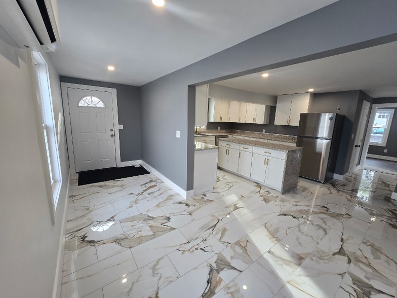 Building Photo - 68 High St