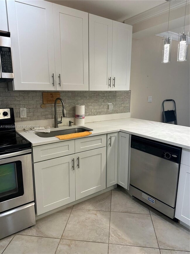 Building Photo - 2731 NE 14th Street Causeway