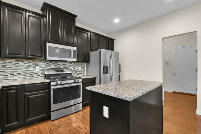 Building Photo - Spacious 3 Bedroom Home with Loft, Elegant...