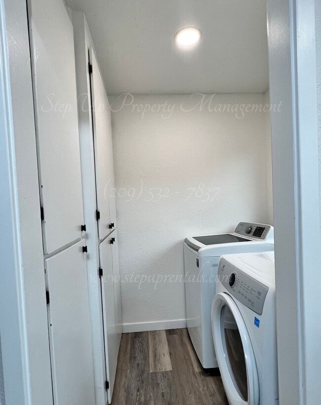 Building Photo - Newly Updated 3 Bedroom 2 Bathroom Home in...