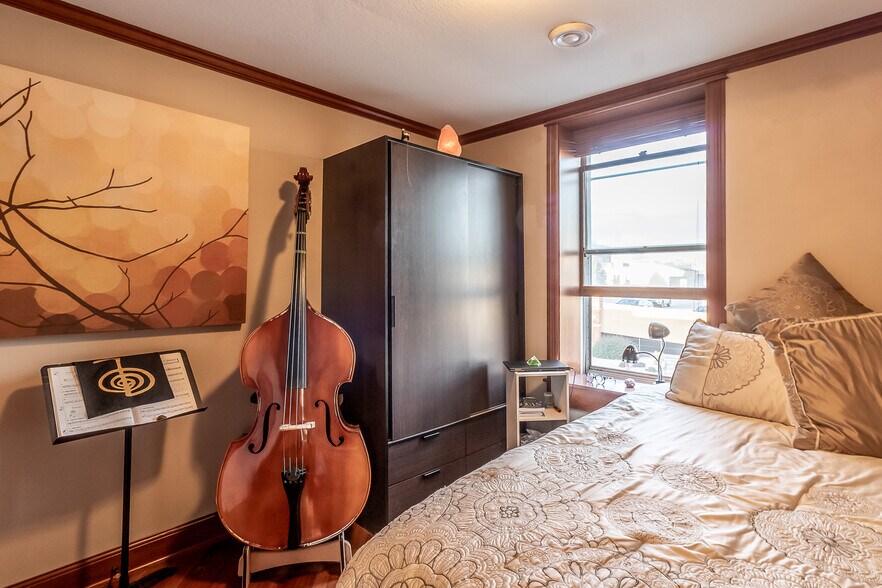 Building Photo - 111 E Cherry St