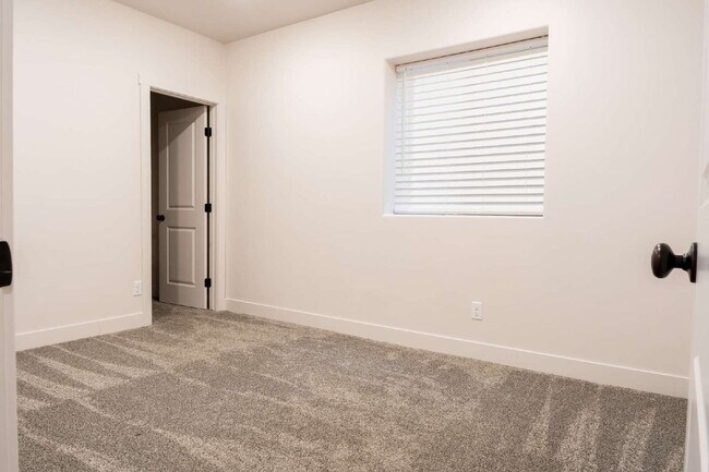 Building Photo - "Charming 2-Bed, 2-Bath Apartment in a brand new townhome at Lavista Hillside Charm in Cedar City...