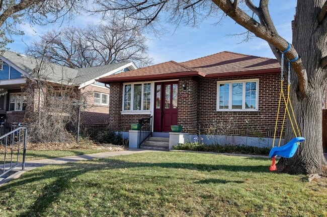 Building Photo - Long Realty & Property Management - Lovely Park Hill Home