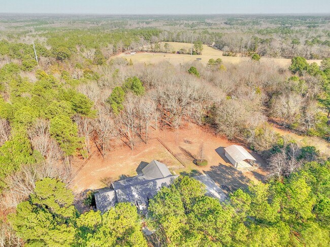 Building Photo - Large House on 3.5 Acres in Harlem