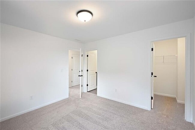 Building Photo - 564 Silverleaf Trl