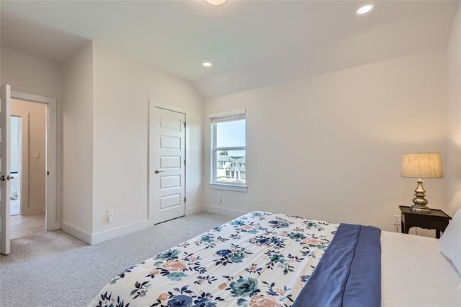 Building Photo - 704 Palamos Dr