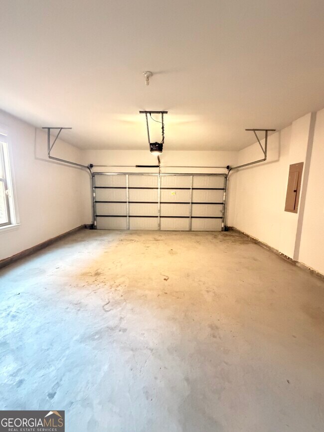 Building Photo - 235 Broadmoor Dr