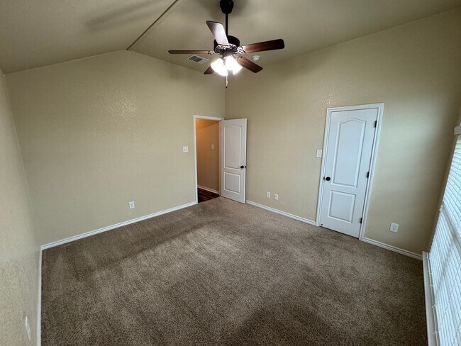 Building Photo - 5907 Verde Dr
