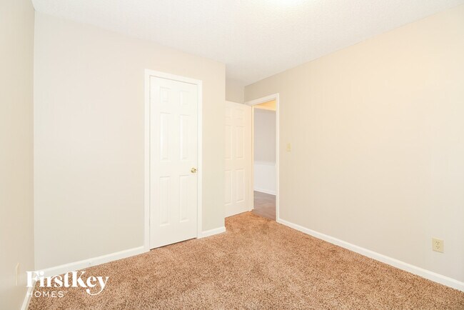 Building Photo - 4630 Sandy Park Dr
