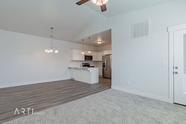 Building Photo - Top-Floor South-Facing Condo in Quail Hill...