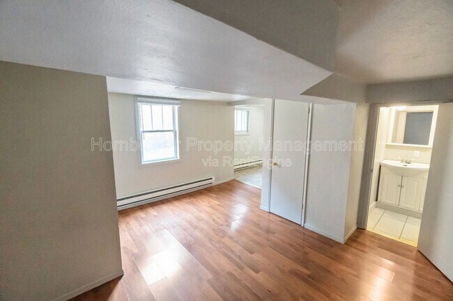 Building Photo - 1108 W 12th Ave