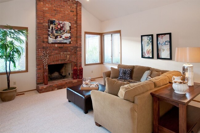 Building Photo - Elegant Forest Ridge Home in Bellevue