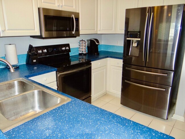 Building Photo - Seasonal Rental Available 11/25/24-4/30/25...