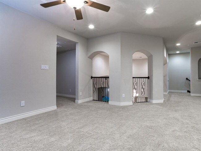 Building Photo - 9018 Meacom Dr