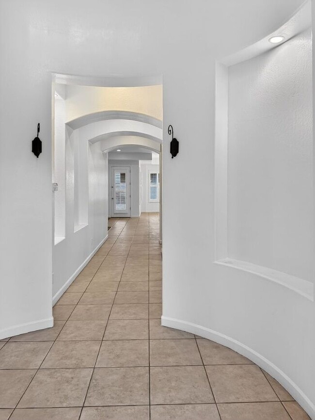 Building Photo - Spacious 3 car garage home at Paseo Trail!