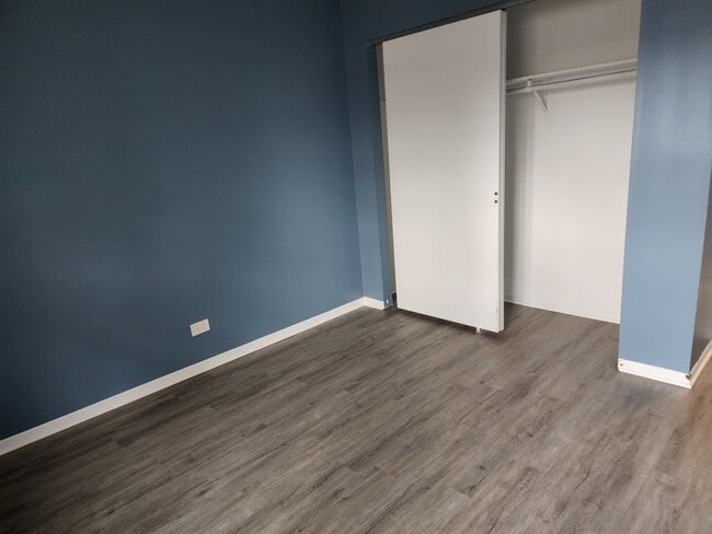 Building Photo - 1325 N Glenview Ct