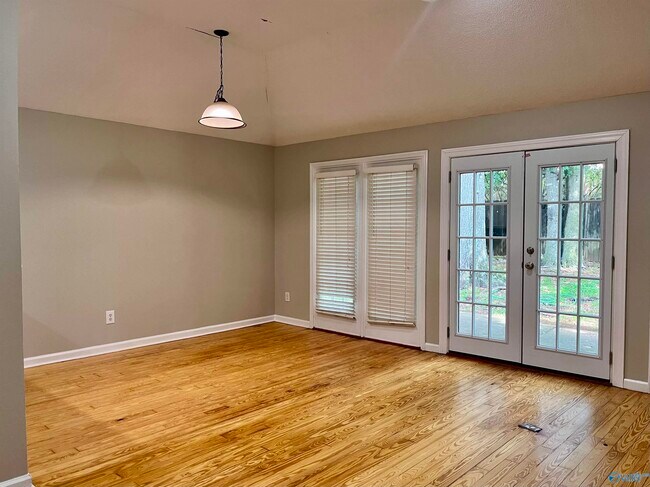 Building Photo - 232 Mountain Creek Dr