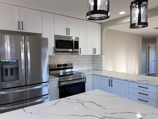 Building Photo - 1307 Lakeside Loop