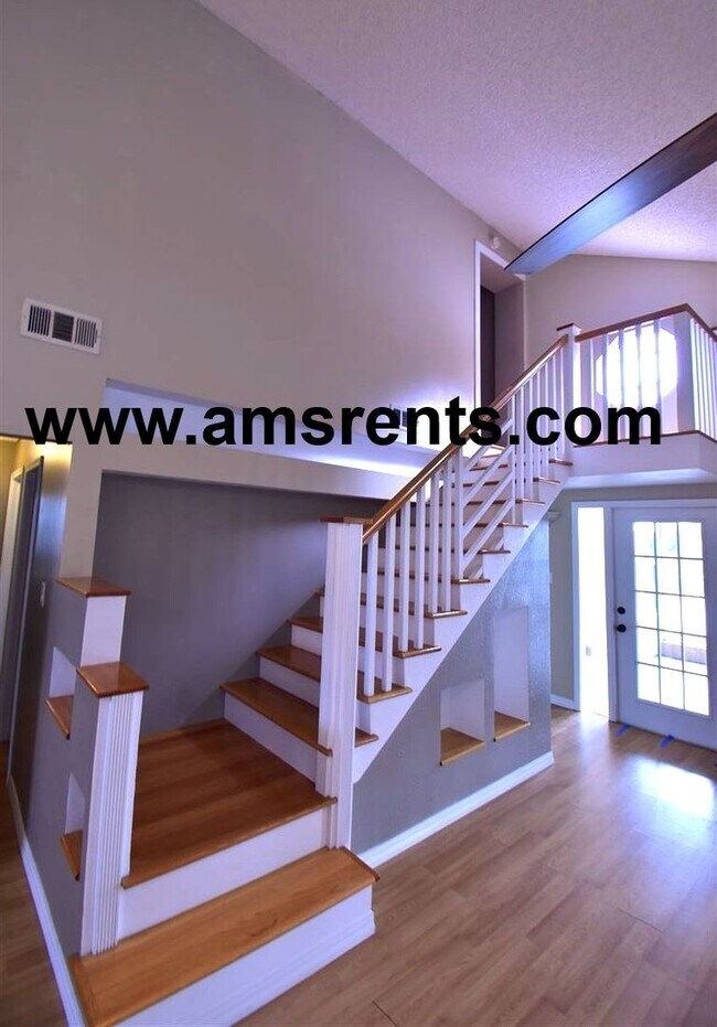 Building Photo - Spacious 3 bedroom House in Orlando