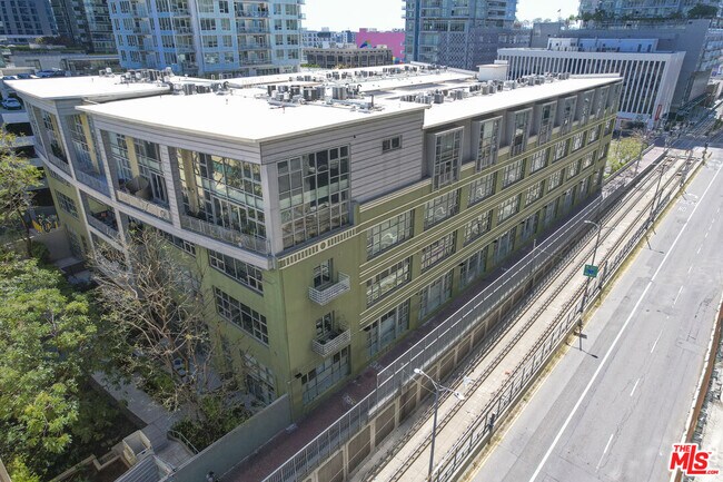 Building Photo - 1130 Flower St
