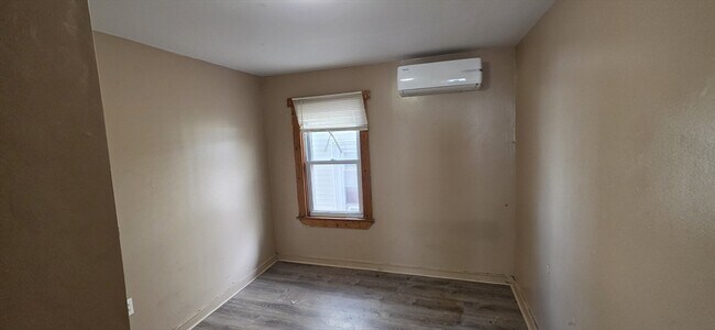 Building Photo - 18 Bullard St