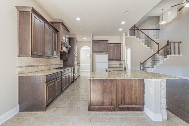 Building Photo - GORGEOUS 4 BED / 2 BATH HOUSE FOR RENT!