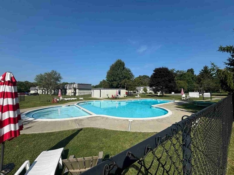 Building Photo - 4 White Gate Rd