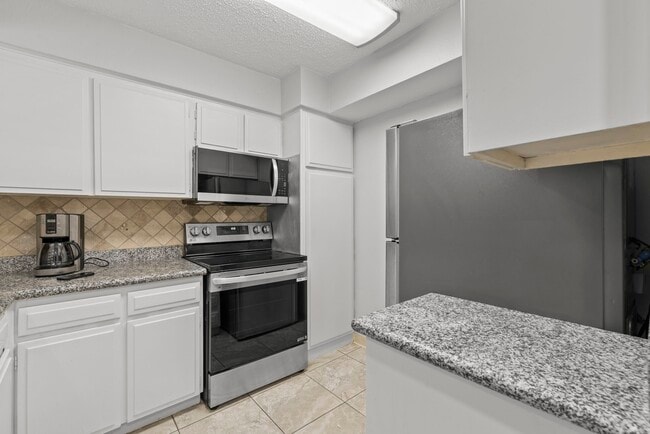 Building Photo - 7900 Westheimer Rd