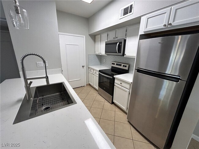 Building Photo - 6650 W Warm Springs Rd