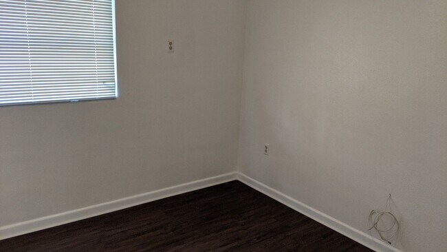 Building Photo - 3 Bedroom 2 Bath in Eustis Fl