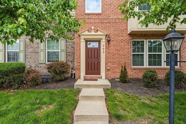Building Photo - 2305 Pointe View Dr