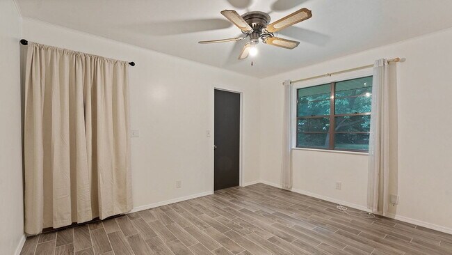 Building Photo - Simply one of those older 3-Bedroom Springdale treasures that you must see.  A three bed / two bath