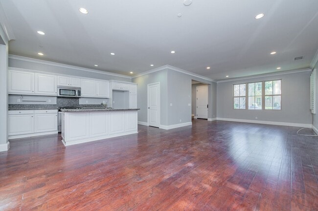 Building Photo - 3BD/2.5BA/2Garage Two Story upgraded End Unit Condo Woodbury Irvine $4800