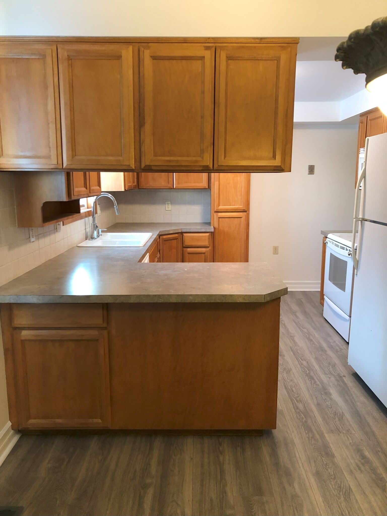 Building Photo - 516 E Wedgewood Ave