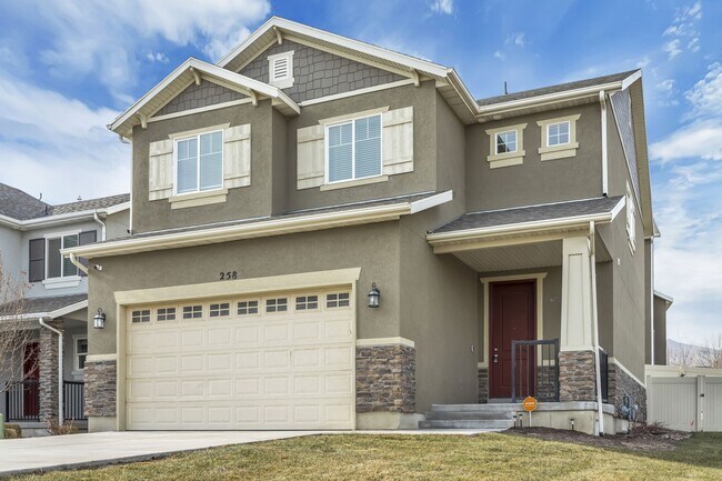 Primary Photo - 258 W Willow Creek Dr