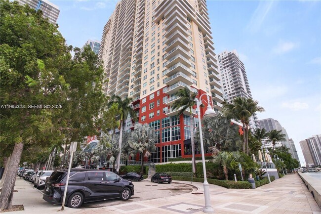 Building Photo - 1155 Brickell Bay Dr